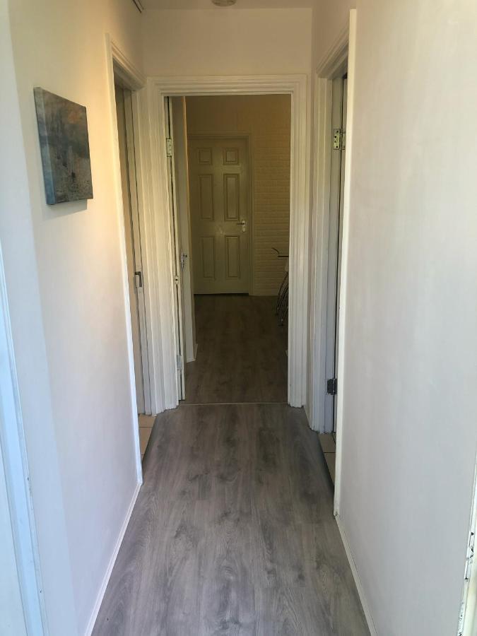 Double Room With Private Bathroom In A 2-Bedrooms House London Eksteriør billede