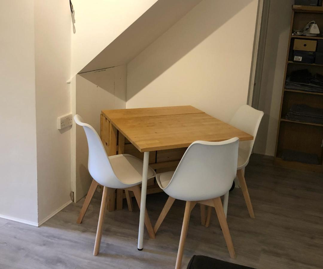 Double Room With Private Bathroom In A 2-Bedrooms House London Eksteriør billede